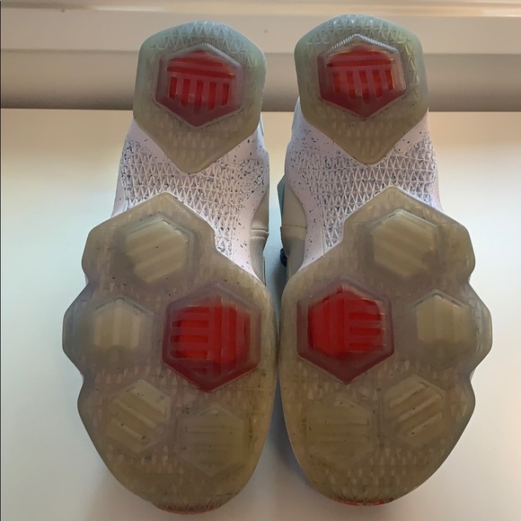 Lebron 13 ‘Christmas’ 11 M